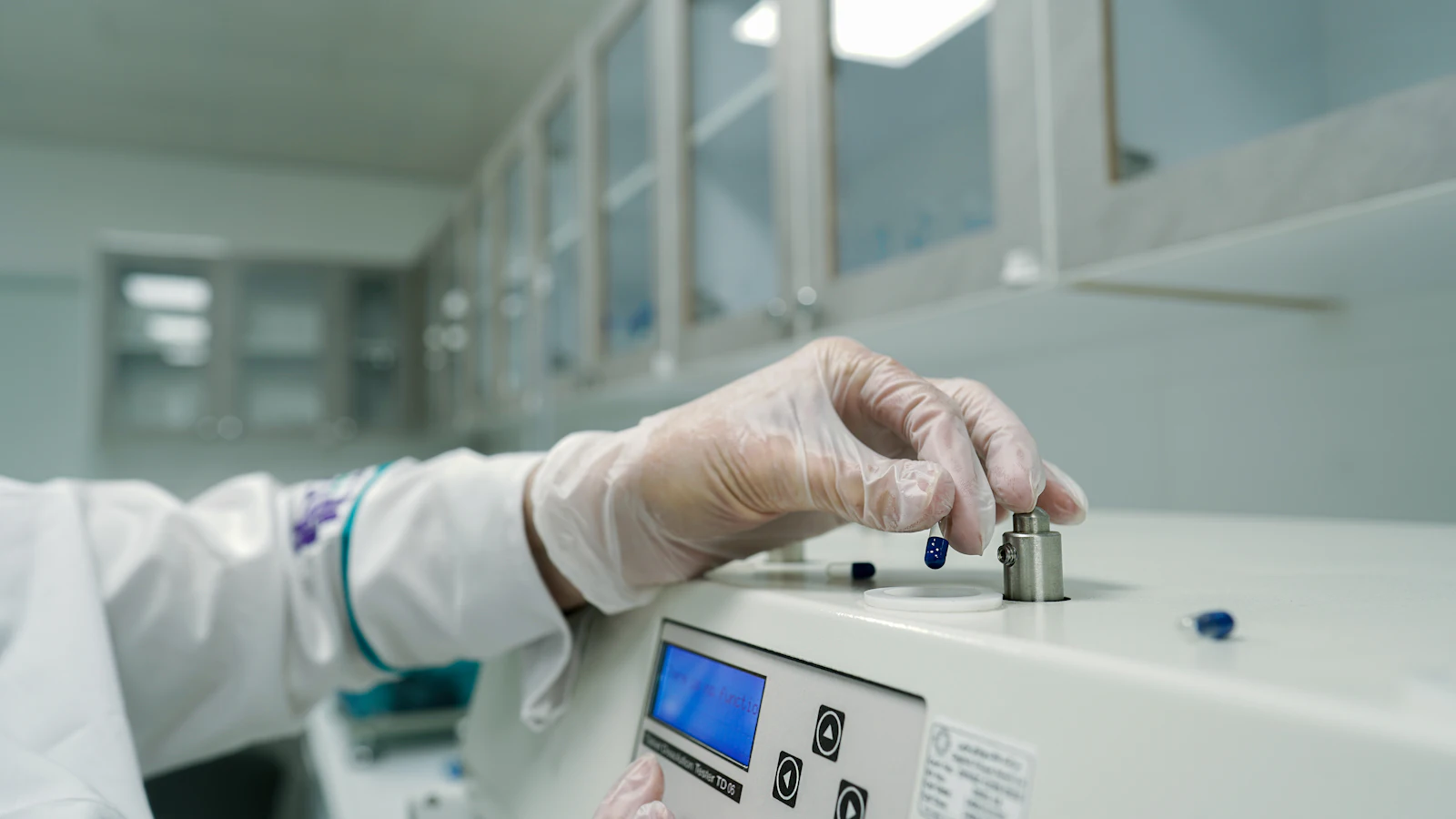 Technicienne en laboratoire pharmaceutique